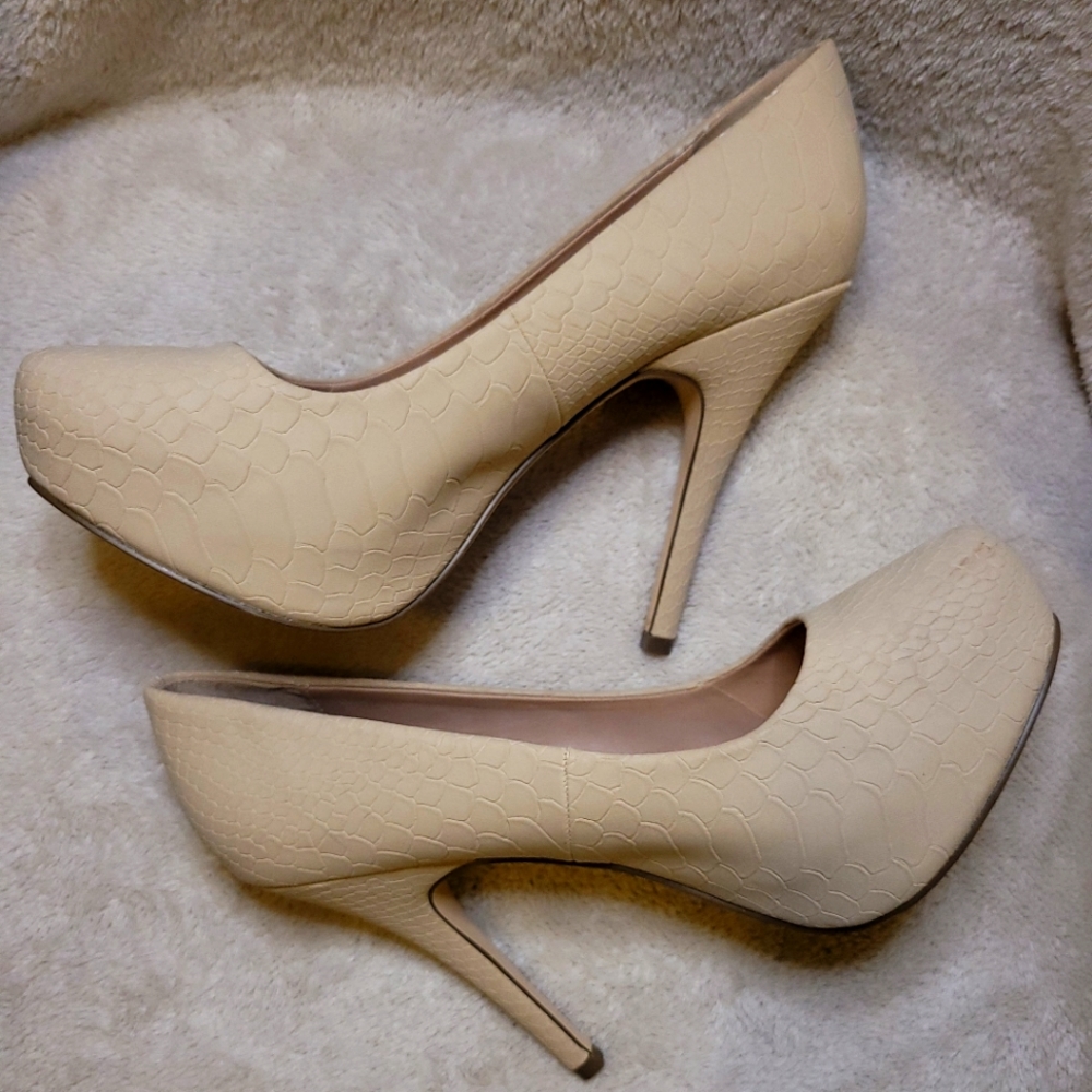 Mix no 6 beige womens size 9 high heel pumps